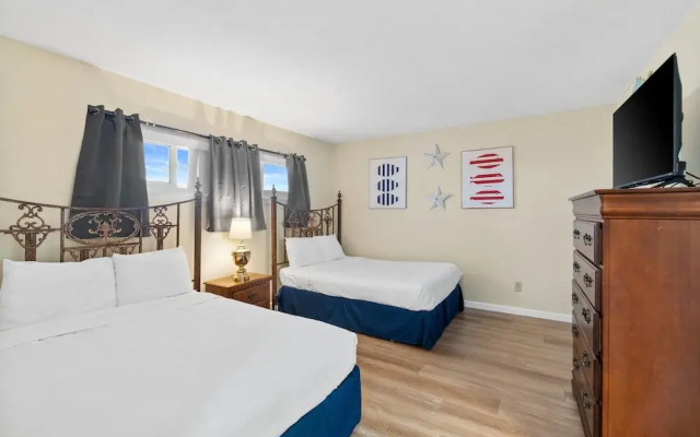 Moonspinner by Book That Condo
