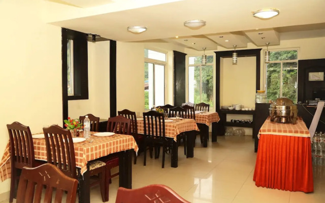 Hotel Emerald Inn