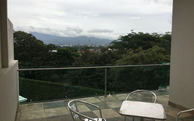 Las Yagrumas Condo Escazu