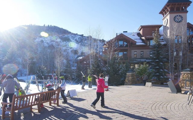 Arrowhead Village Condo - 206 Seasons Lodge