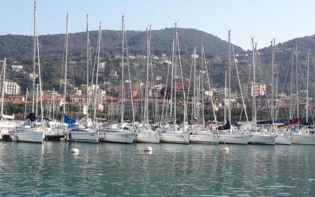 Aurora: Beach-5 Terre-trekking-excursions-relax