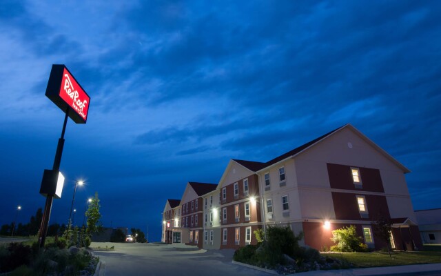 Red Roof Inn & Suites Dickinson