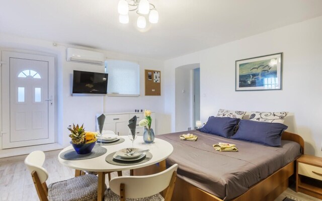 Nice Apartment in Pula With Wifi