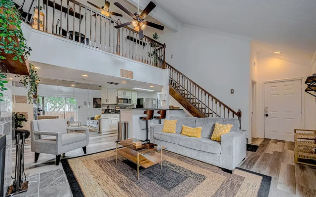 Upscale 1BR Condo in Med Center