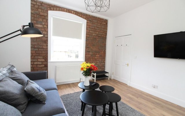 1BR Stylish Flat in 1860's Listed Building for 5