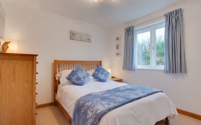 Contemporary Holiday Home in Little Petherick With Terrace