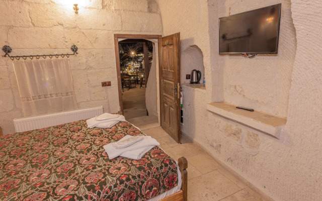 Zeus Cave Suites