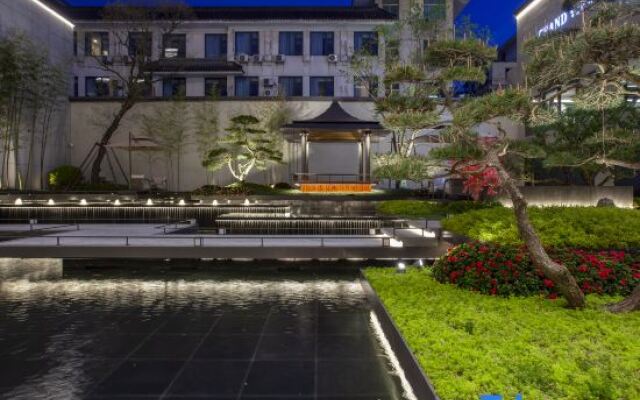 Yangzhou Slender West Lake Hongyuan Garden