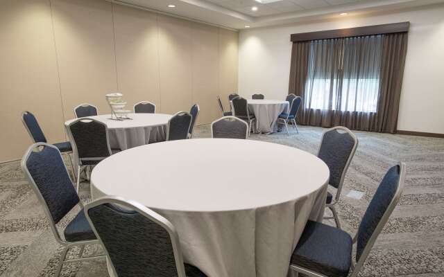 Hyatt Place Cincinnati / Sharonville Convention Center