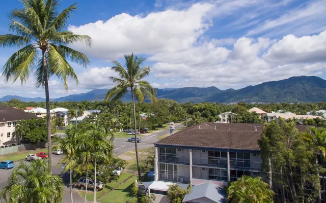 Cairns Holiday Lodge