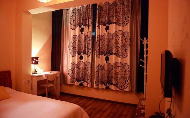 Lingyin Ferry Youth Hostel