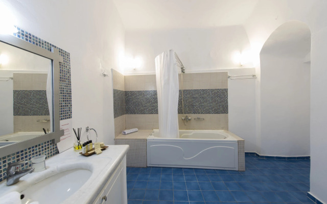 Kastro Suites