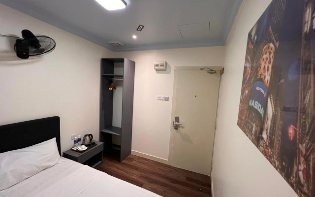 Happy Holiday Hotel