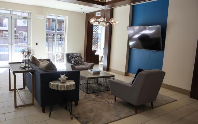 Spacious Private and Elegant Downtown Location