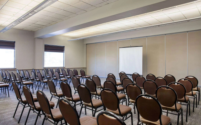 Days Inn & Suites by Wyndham West Edmonton