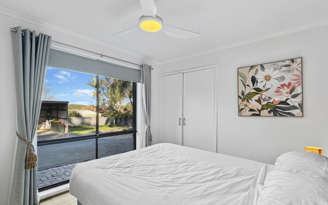 Pet-friendly Private Retreat With Large Backyard – Guest Rooms – Surf Beach