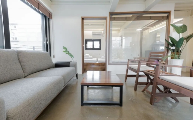 Sio Hostel L-Suite