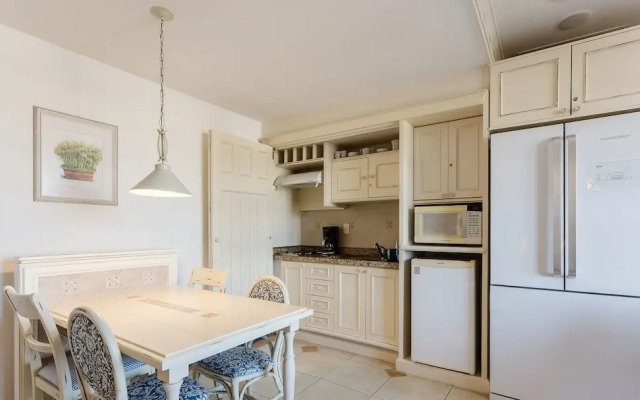 Suite com cozinha dentro de hotel ILCTOP