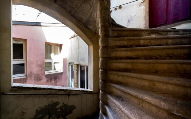 Authentic studio in Vieux Lyon
