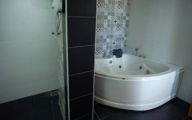 WE Hotel