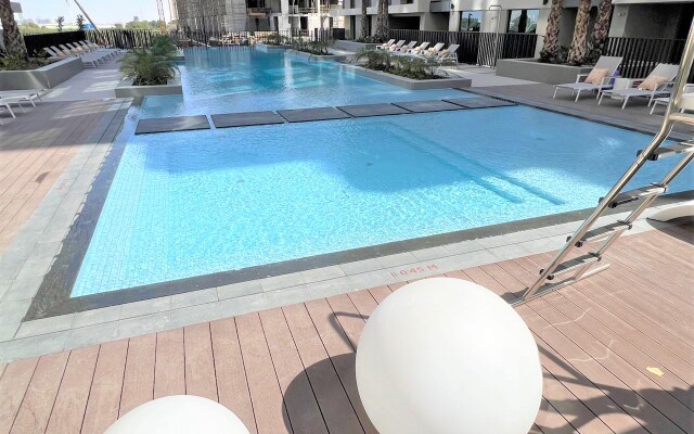Spacious 1 bedroom with balcony in Wilton Terraces