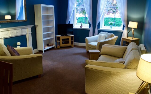 2 Bedroom Abbeyhill Apartment
