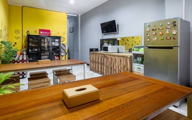 RedDoorz Hostel near Trans Studio Mall