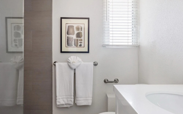 2141 IliIli Rd - 14 Br Villa