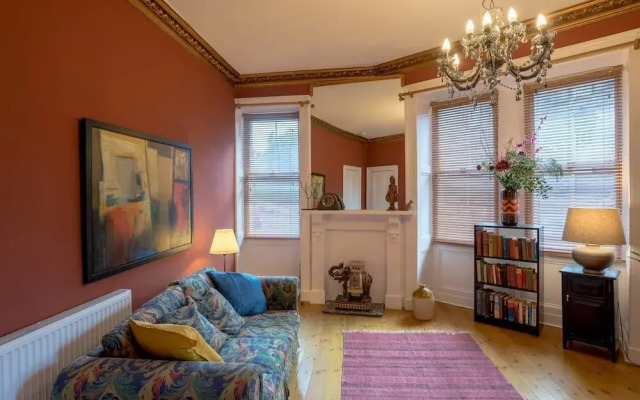 JOIVY Unique Royal Mile Apt - Relive Music History