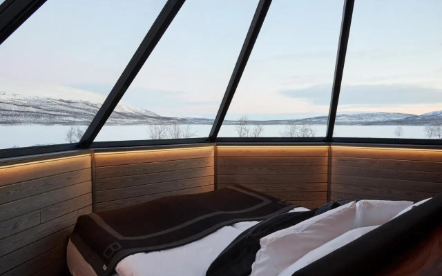 Arctic Land Glass Igloos