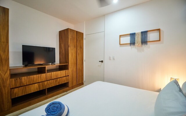 Amira Central 305 By Lockey