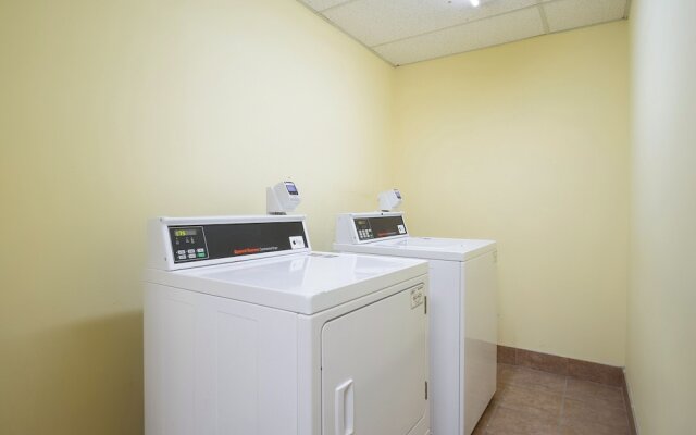 OYO Townhouse Houston Airport North