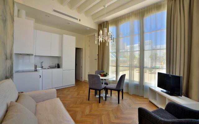 Plaza Mina Suites - Adults Recommended