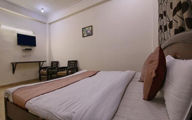 OYO 441 Hotel Mascot