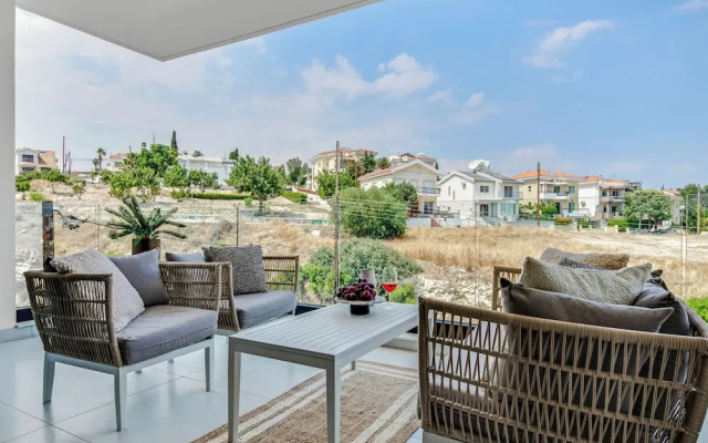 Sanders Elgio - Delightful 2-bdr Apt With Balcony