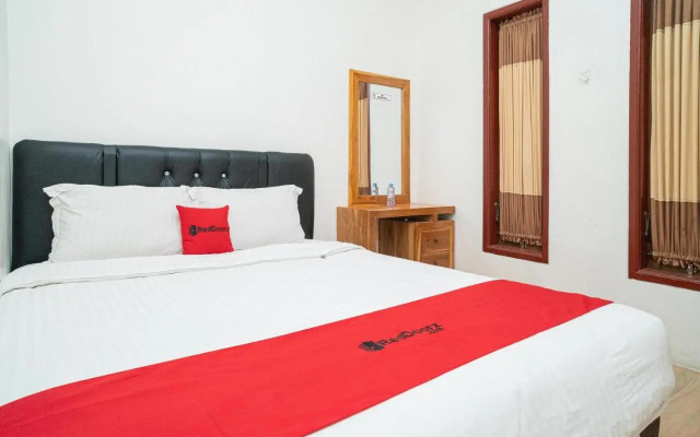 D&A Guesthouse Syariah And Rent Car by OYO Rooms