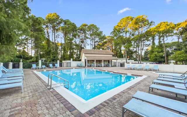 Linkside 3 Bedroom Townhouse by RedAwning