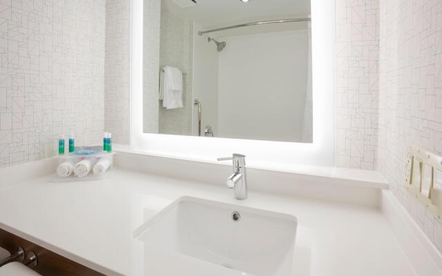 Holiday Inn Express Roseville-St. Paul by IHG