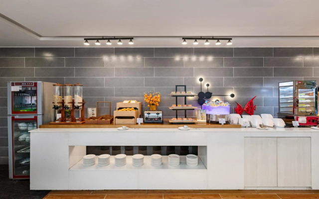 Holiday Inn Express Shenyang North Station by IHG