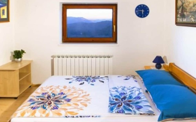 Secluded Holiday Home with Hot Tub in Kozji Vrh