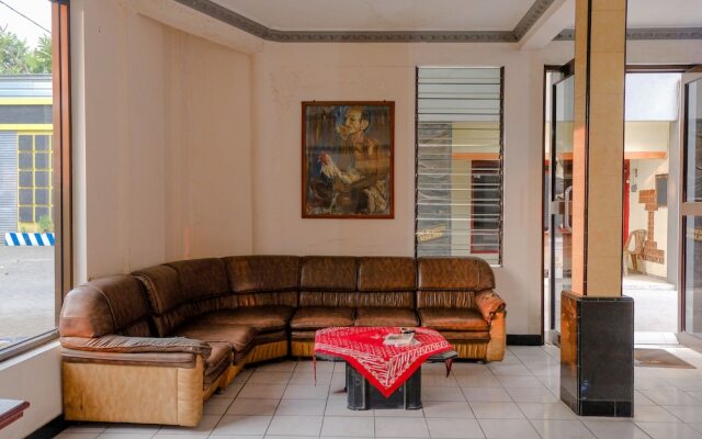 Hotel Dewi by OYO Rooms