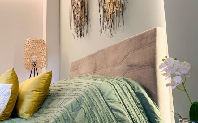 Luxury-1bed Apartment With Porch in Greece