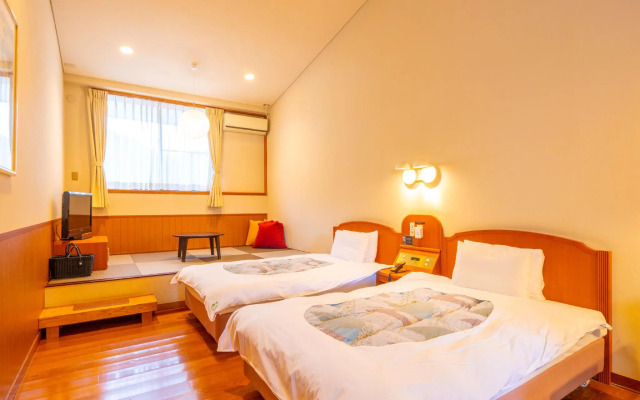 Yufuin Yawaraginosato Yadoya