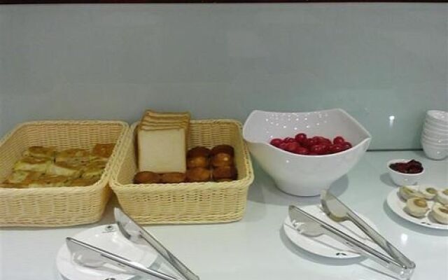 GreenTree Inn Beijing Changping Shahe Zhuxinzhuang Railway Station Express Hotel