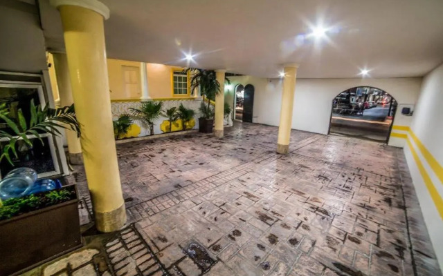 Hotel Casa Blanca