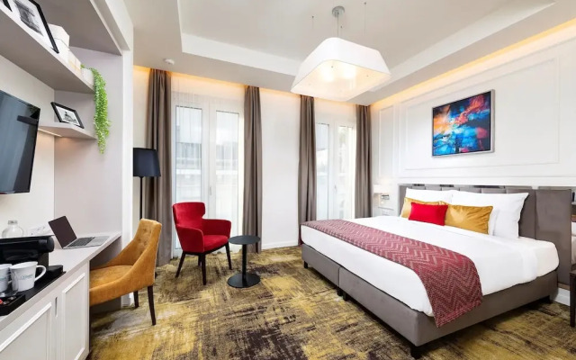 Three Corners Avenue Hotel