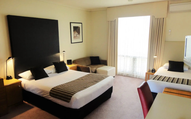 Sovereign Park Motor Inn