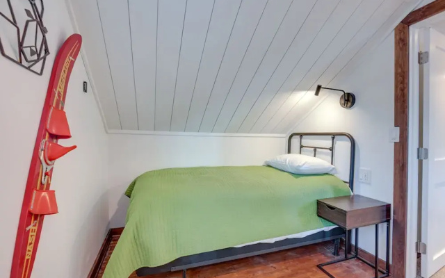 Pet-friendly Minocqua Home: Walk to Lake & Dining!