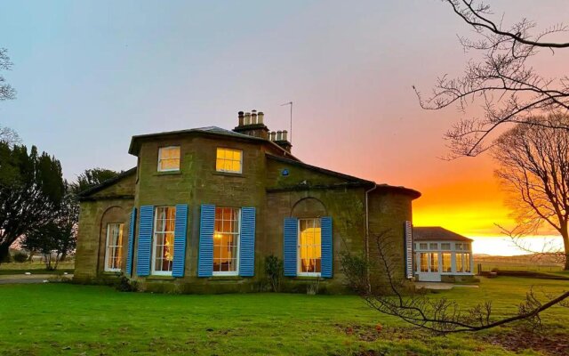 Luxury Scottish Manor House, jacuzzi & bbq cabin