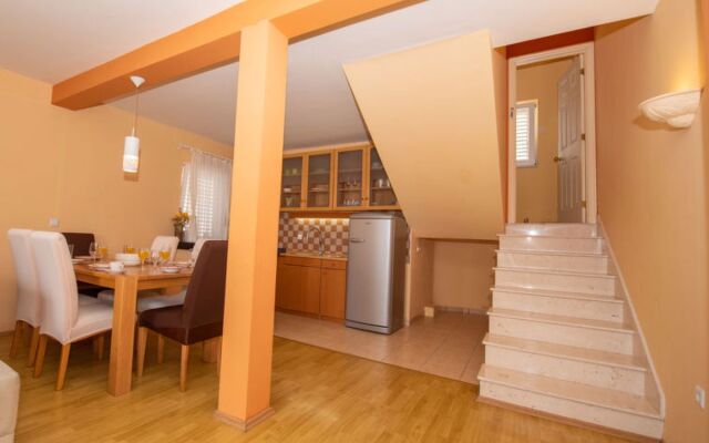 Apartment Dejan Seefeld in Tirol 33060